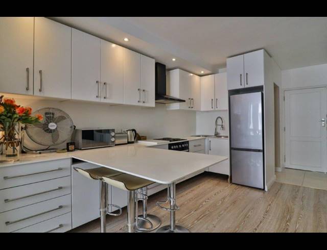 0.5 BEDROOM APARTMENT TO LET IN MOUILLE POINT